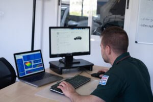 En Alicante, reprogramamos centralitas de coches para potenciar su rendimiento sin comprometer su motor. 